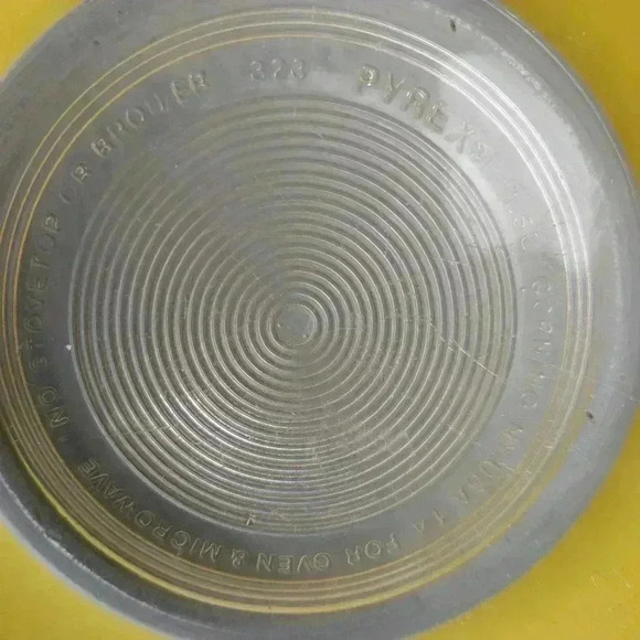 VINTAGE  PYREX 323 yellow with seethrow bottom - Picture 7 of 9